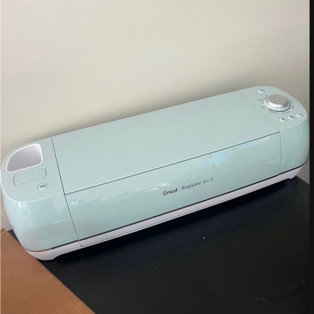 Cricut Explore Air 2 + Essentials bundle - Picture 6 of 8